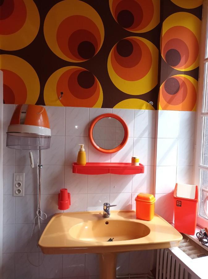 Vintage ,La Capsule Temporelle Wifi Draps Parking Publique Gratuit Apartment Thiers Exterior foto