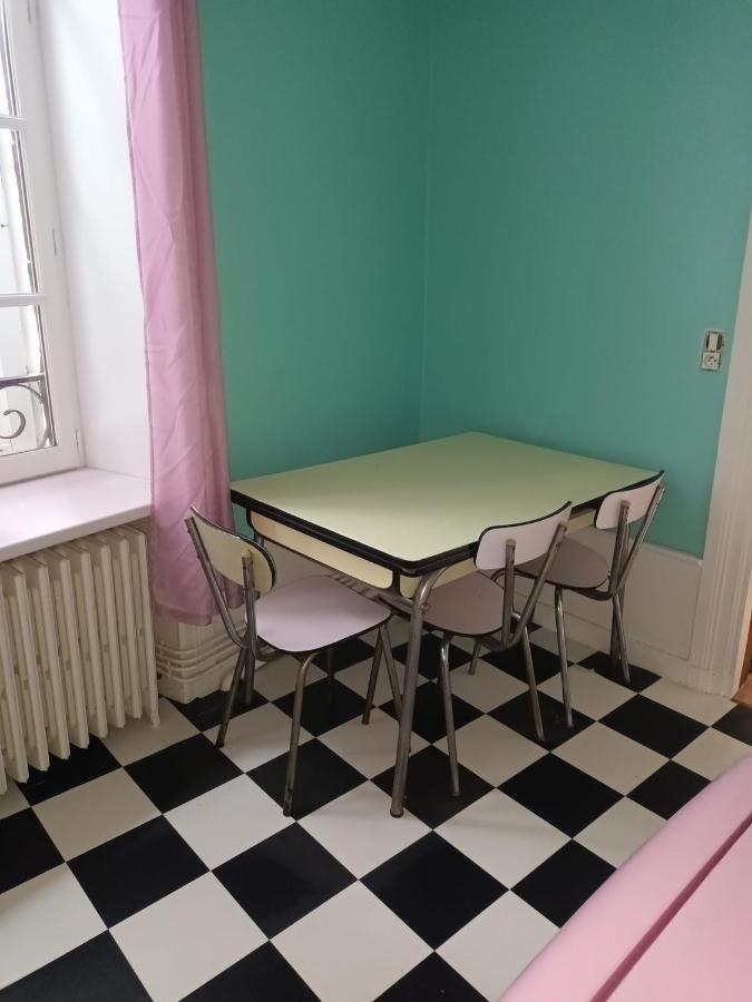 Vintage ,La Capsule Temporelle Wifi Draps Parking Publique Gratuit Apartment Thiers Exterior foto