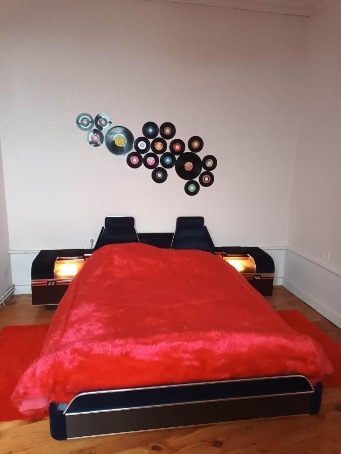 Vintage ,La Capsule Temporelle Wifi Draps Parking Publique Gratuit Apartment Thiers Exterior foto