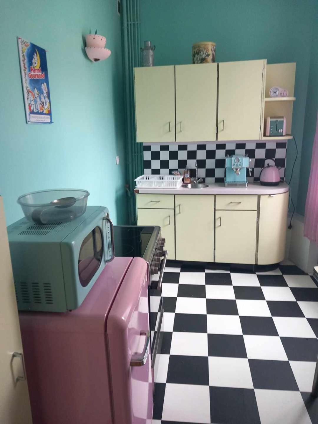 Vintage ,La Capsule Temporelle Wifi Draps Parking Publique Gratuit Apartment Thiers Exterior foto